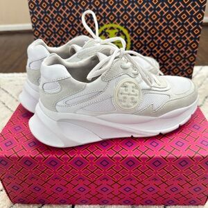 Tory Burch White Women's Sneakers
In very good condition